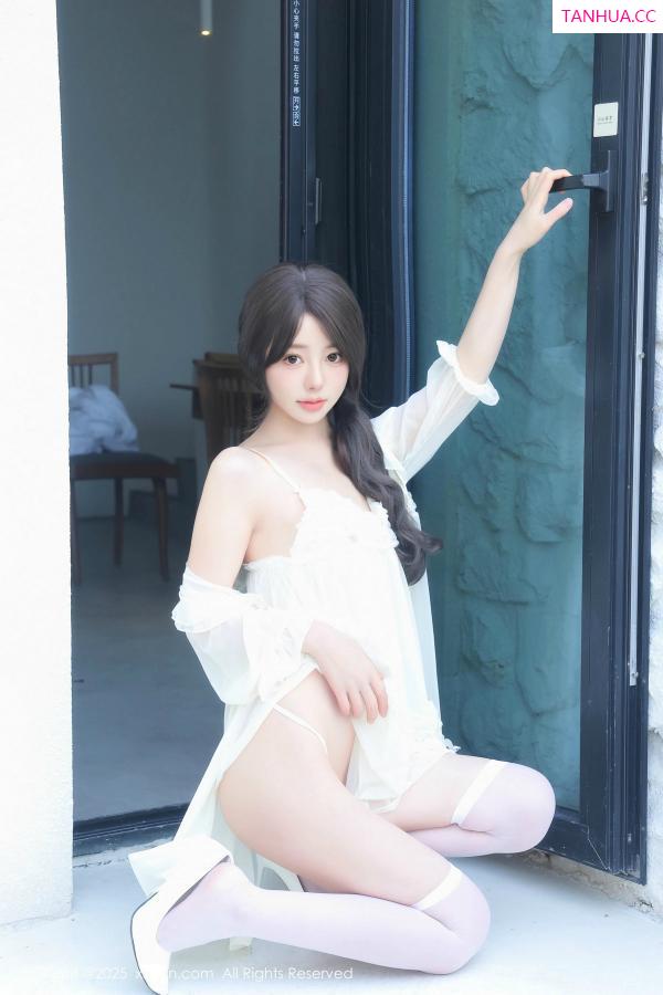   [XiuRen]高清写真图 2025.02.07 No.9851 桃妖夭 丝袜美腿第16张图片